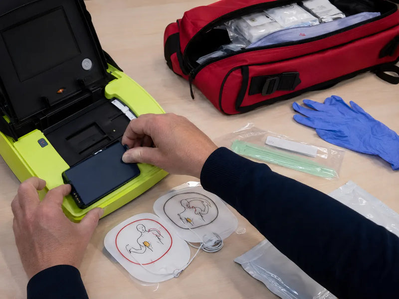 Remplacement de la batterie d’un défibrillateur